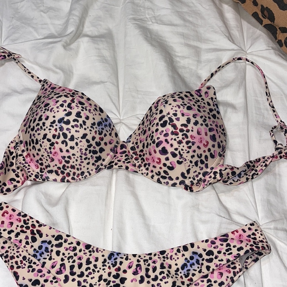 Bikini set! - Picture 2 of 3